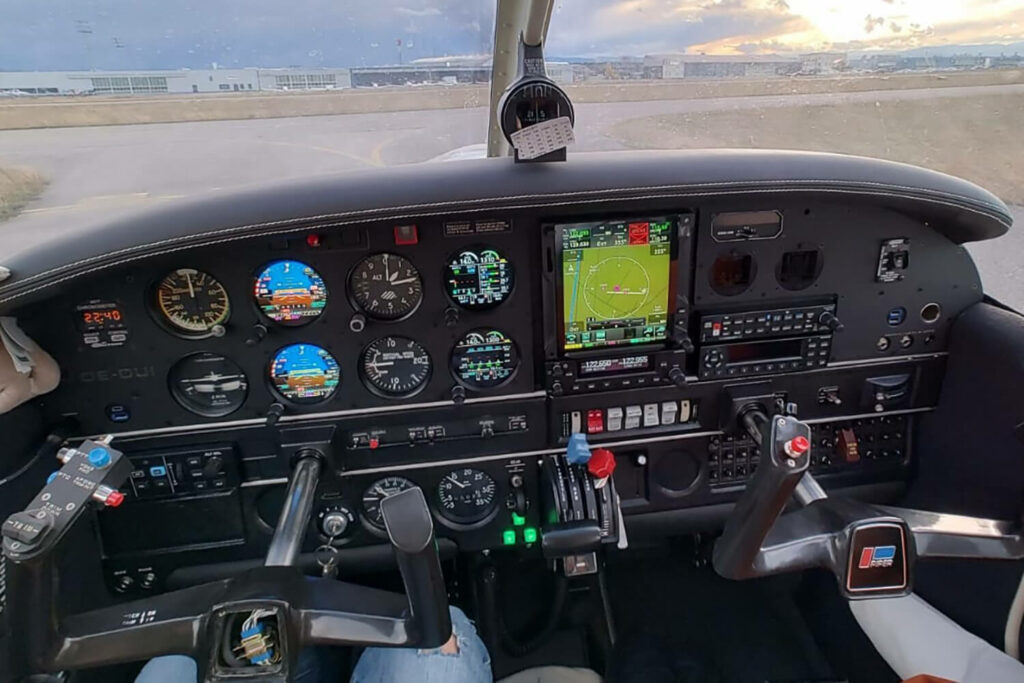 Armaturenblende eines Sportflugzeugs
